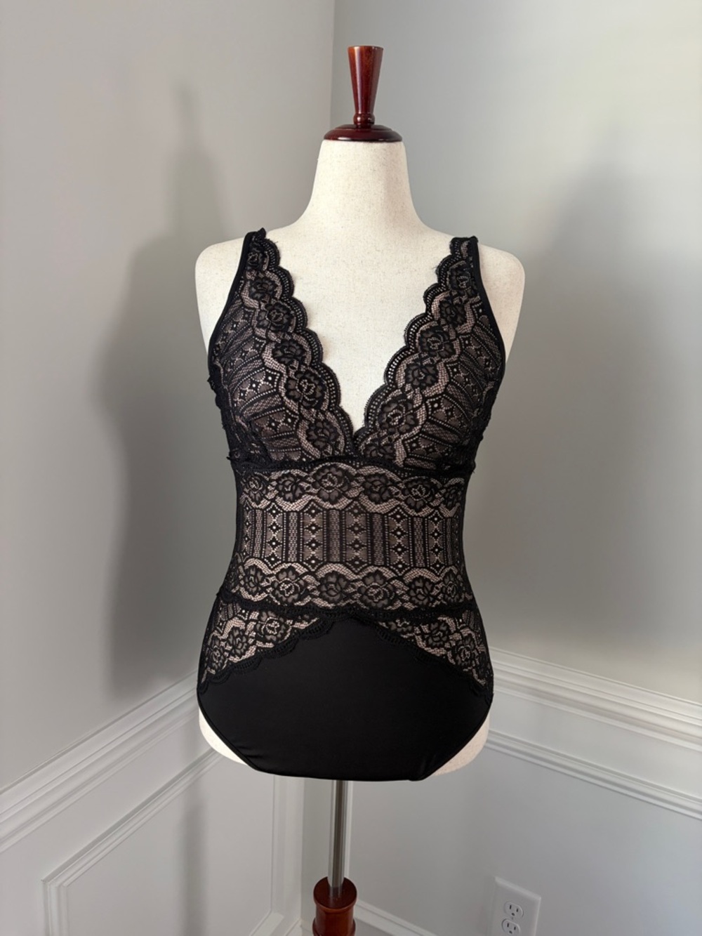 Marilyn Monroe Scalloped Lace Bodysuit | black | 2XL